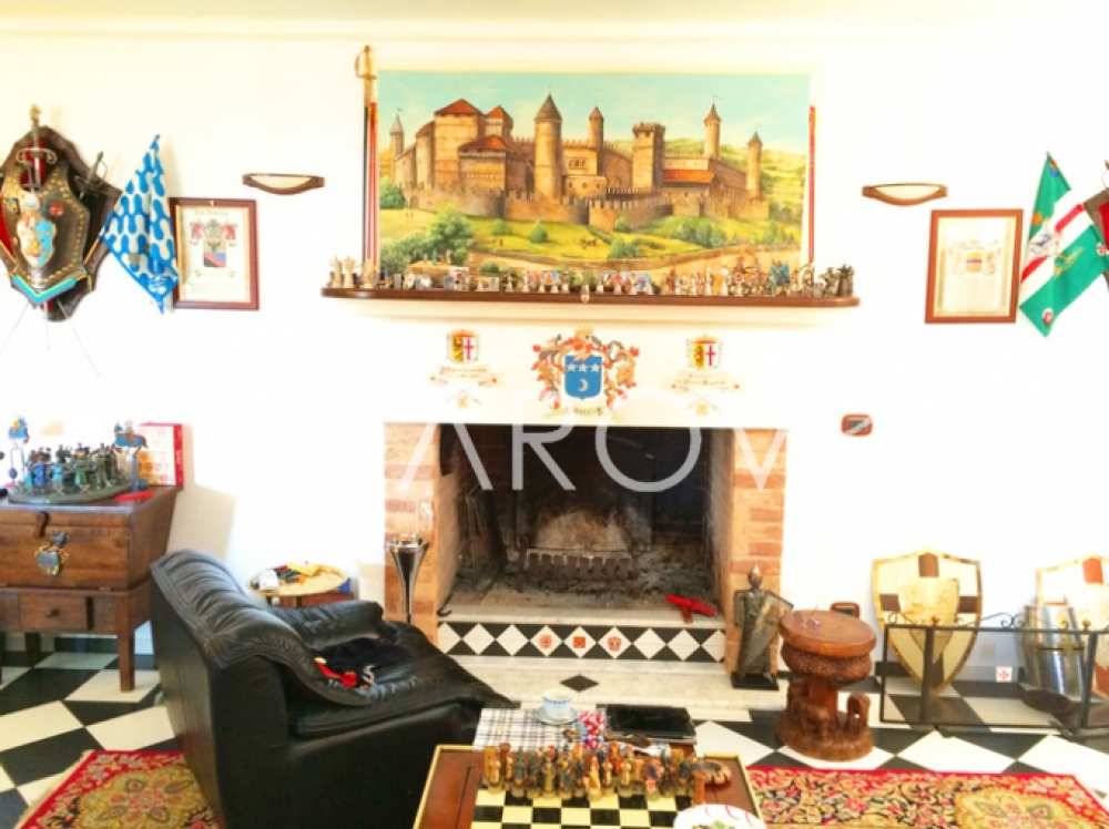 在意大利，利古里亚购买别墅城堡