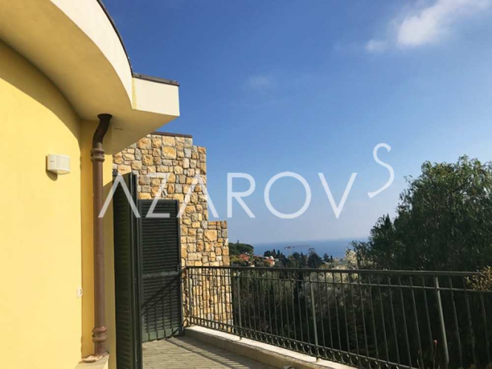 Villa in a cozy corner of Bordighera overlooking the sea and ...