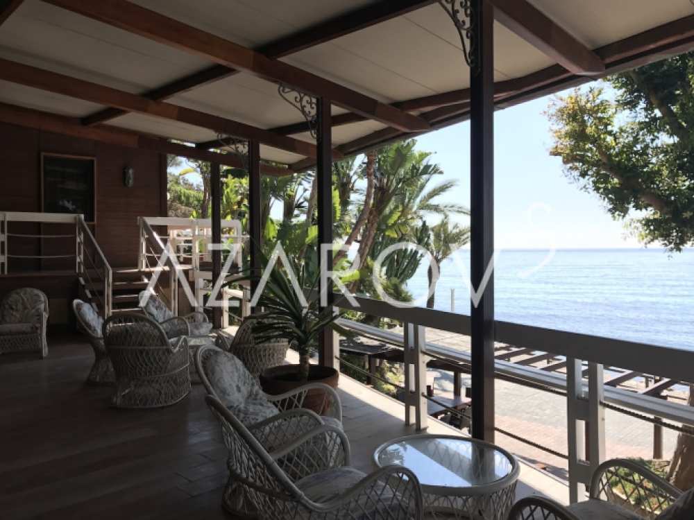 Villa junto al mar con playa privada en Italia, Ventimiglia