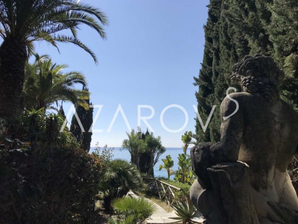 Villa ved havet med en privat strand i Italien, Ventimiglia