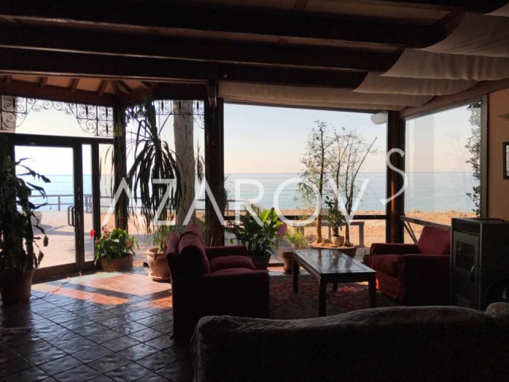 Villa ved havet med en privat strand i Italien, Ventimiglia