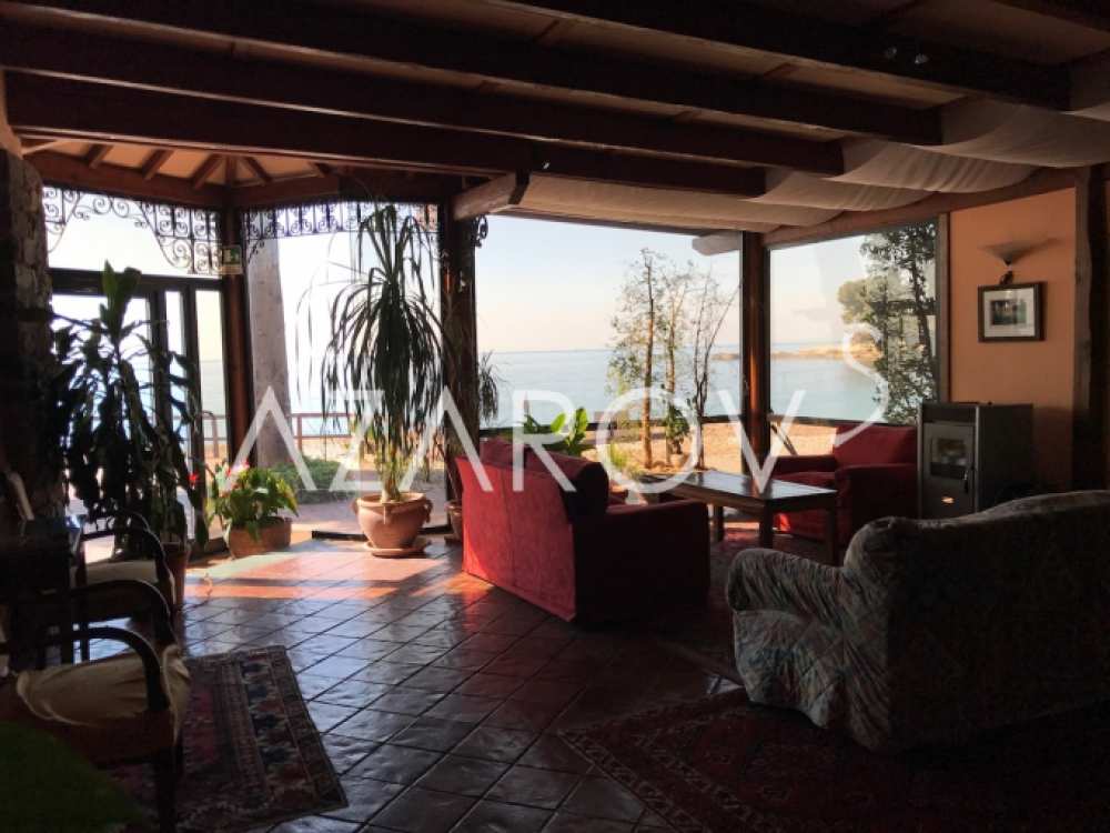 意大利文蒂米利亚海滨别墅，拥有私人海滩