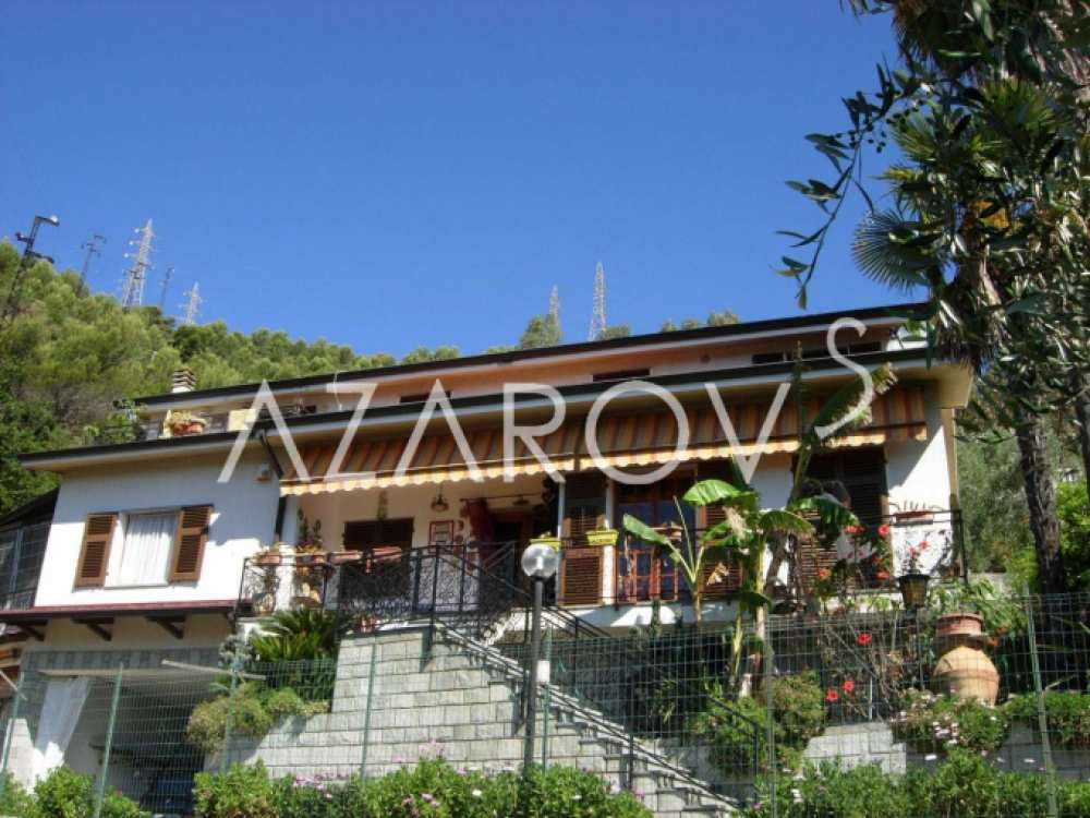Villa med frugtplantage og havudsigt i Camporosso
