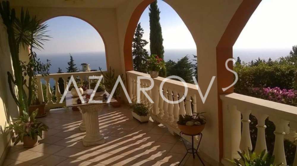 Villa Marina di Andora junto al mar | Comprar una villa en Liguria