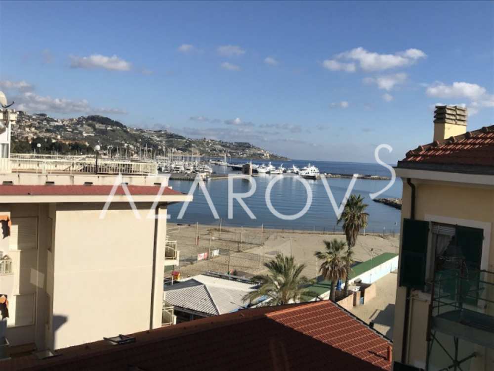 Cheap beachfront apartment in the center of Sanremo