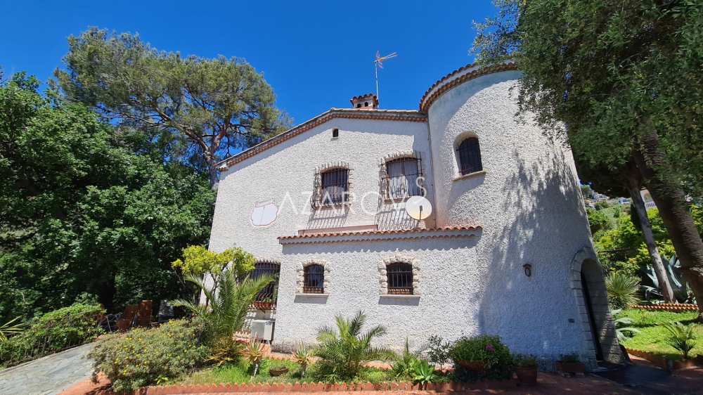 Villa in vendita 650 mq a Bordighera