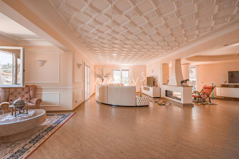 Luxe villa 1000 m2 in Taggia