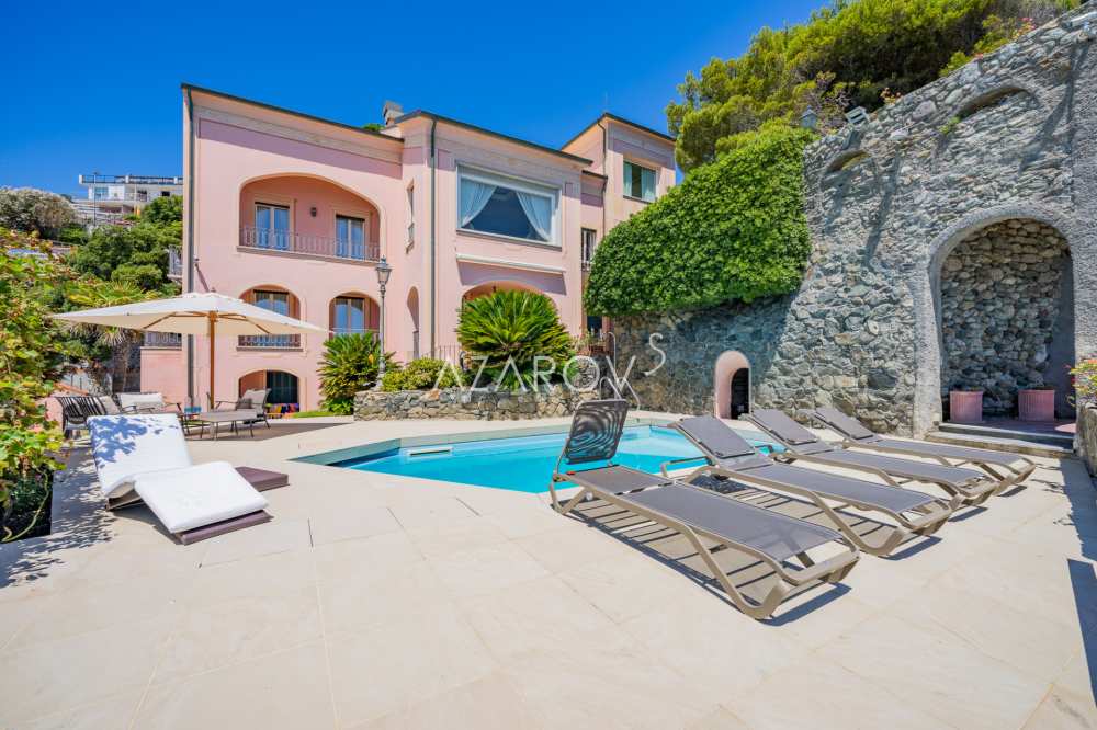 Villa en primera línea en Liguria