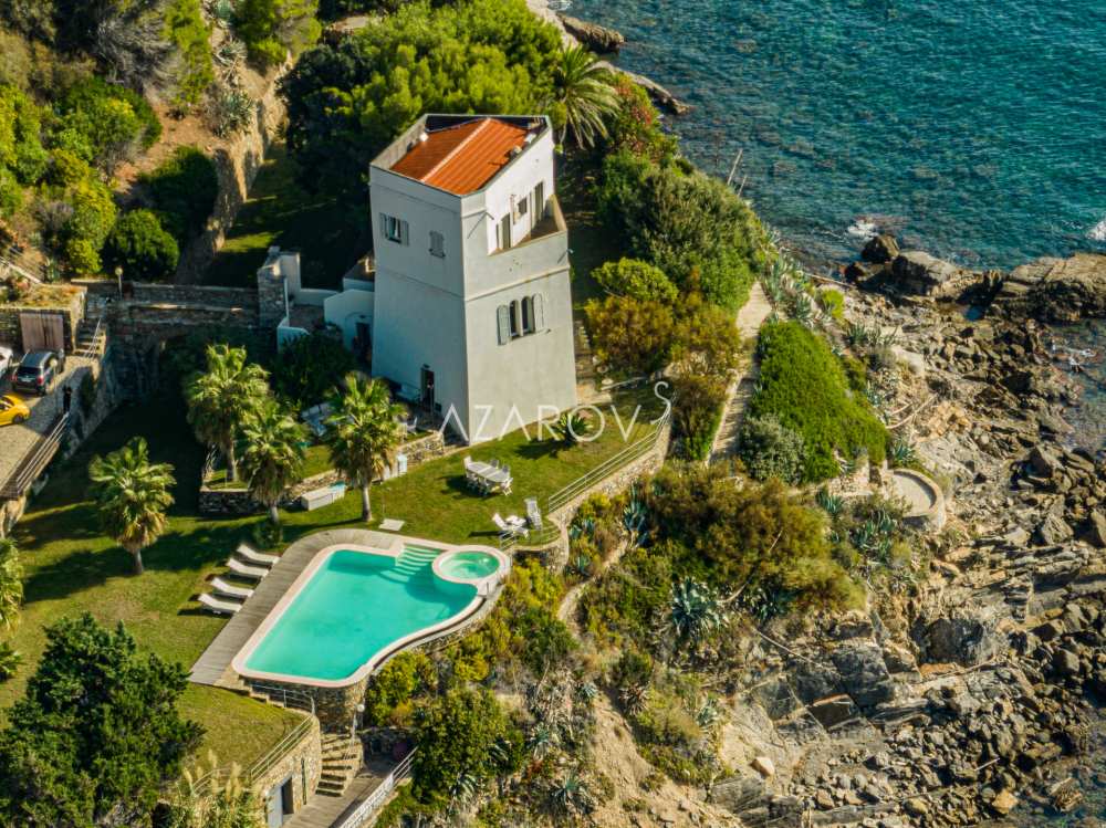 Villa con playa privada Liguria