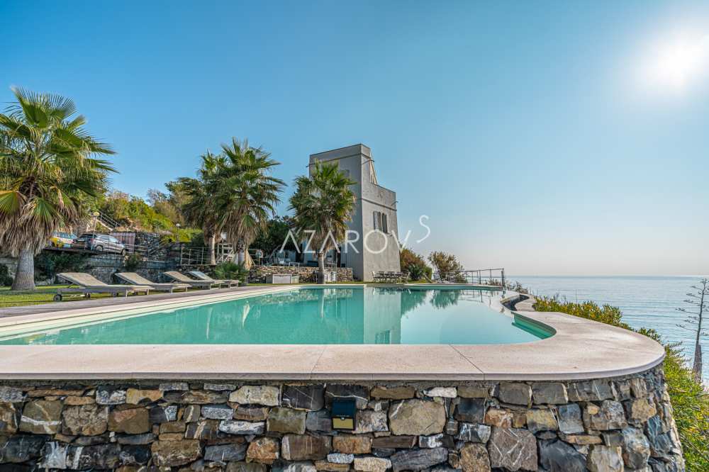Villa con playa privada Liguria