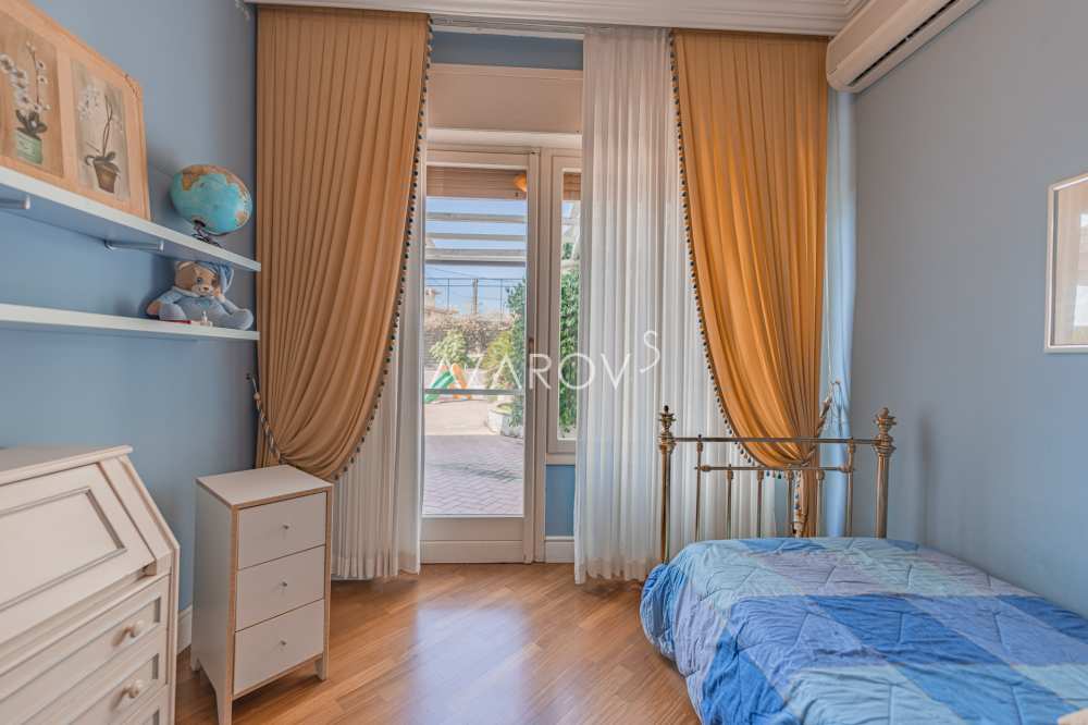 Apartamento de cinco habitaciones en San Remo