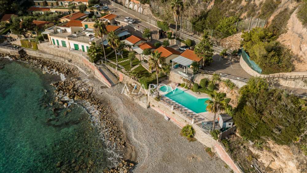 House by the sea with private beach in Bordighera
