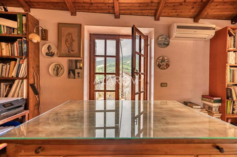 Villa 450 m2 en Noli con vistas a la montaña