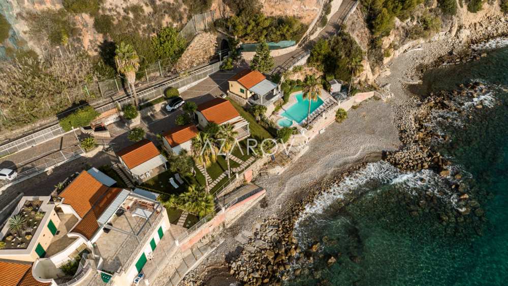 博尔迪盖拉带私人海滩的房子