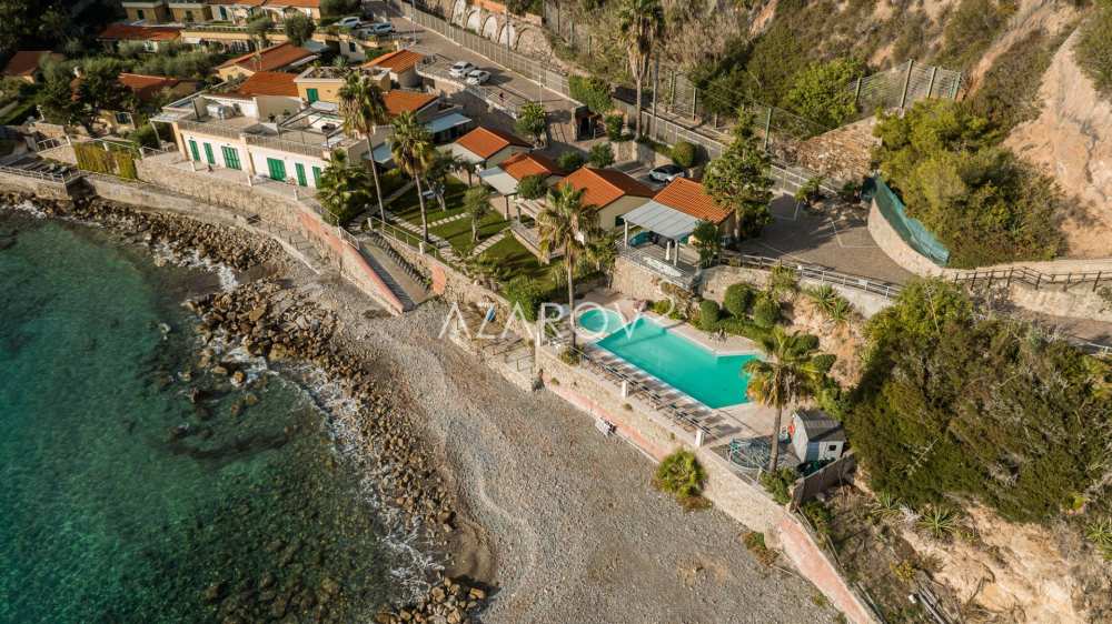 博尔迪盖拉带私人海滩的房子