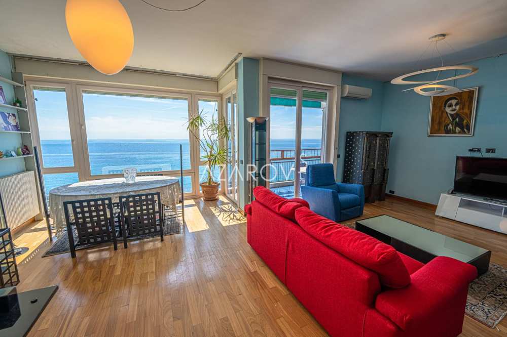 Duplex appartement met strand in Sanremo