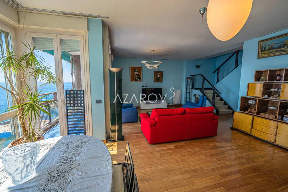 Duplex lejlighed med strand i Sanremo