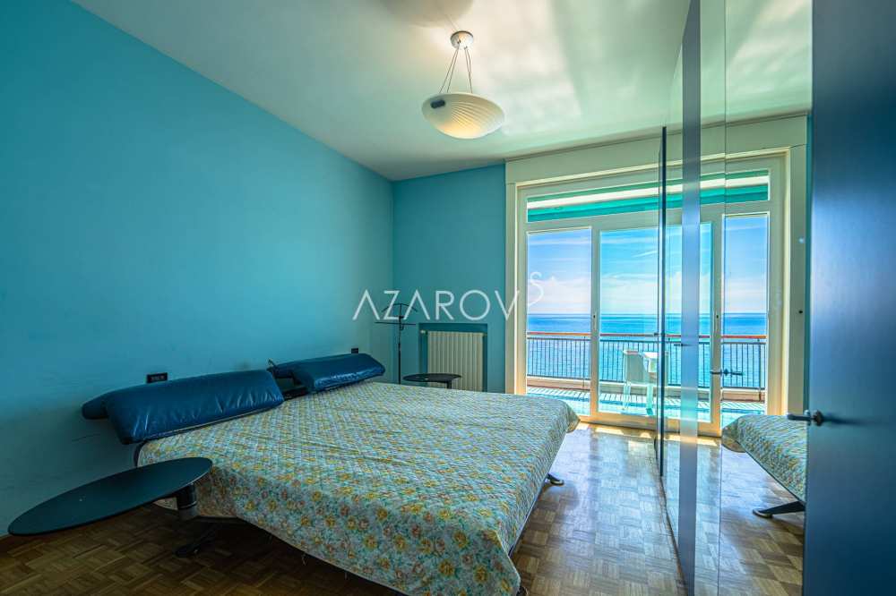 Apartamento dúplex con playa en Sanremo