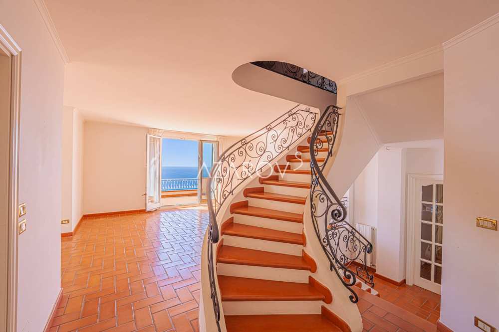 Villa i Sanremo med havsutsikt