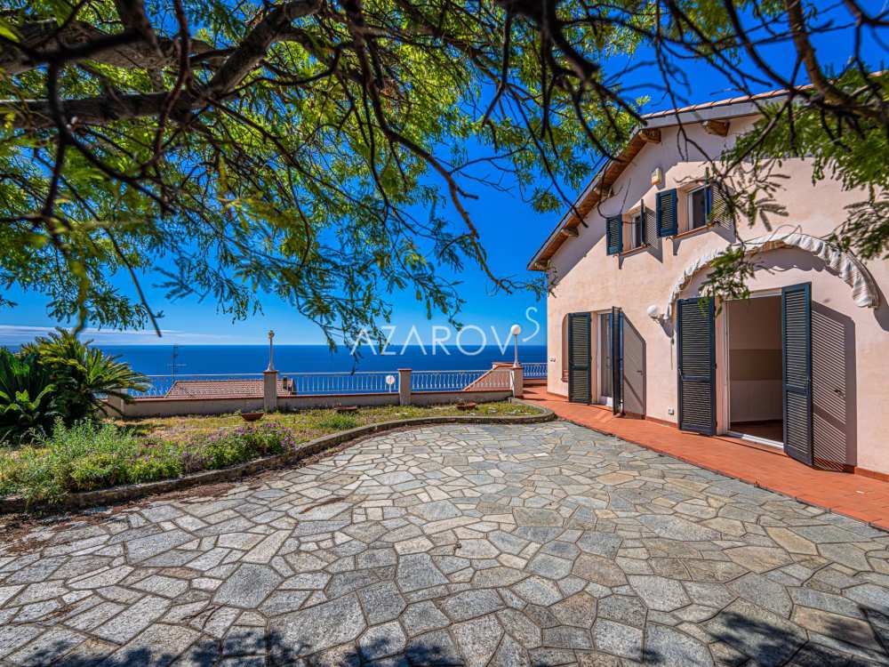 Villa en Sanremo con vista al mar