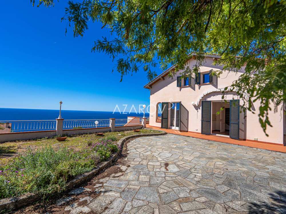 Villa en Sanremo con vista al mar