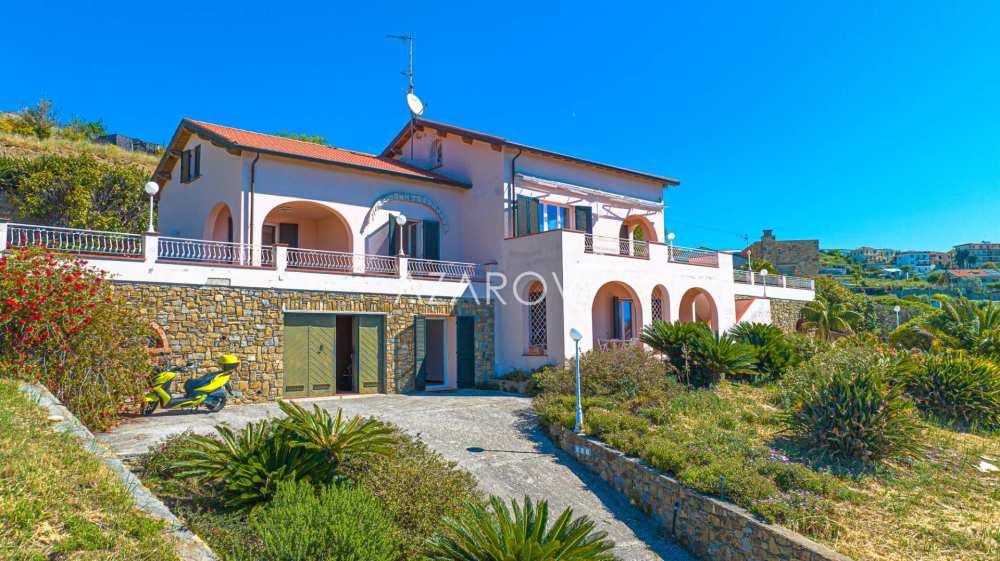 Villa i Sanremo med havsutsikt