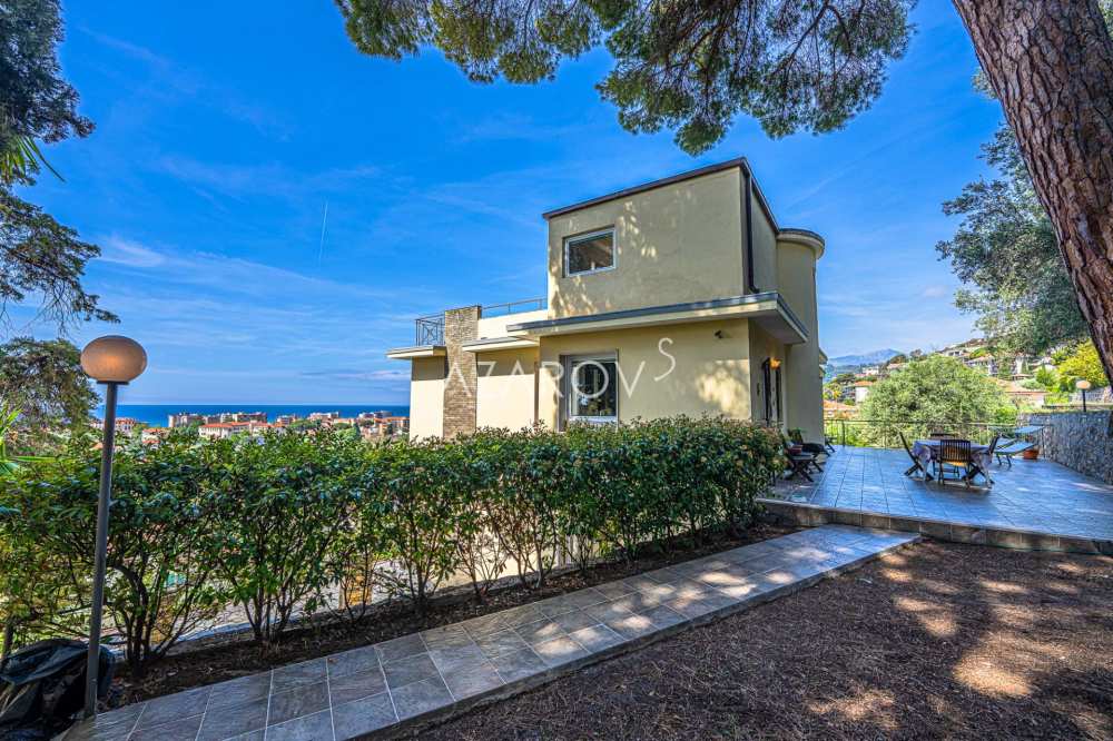 Villa in Bordighera met uitzicht op zee