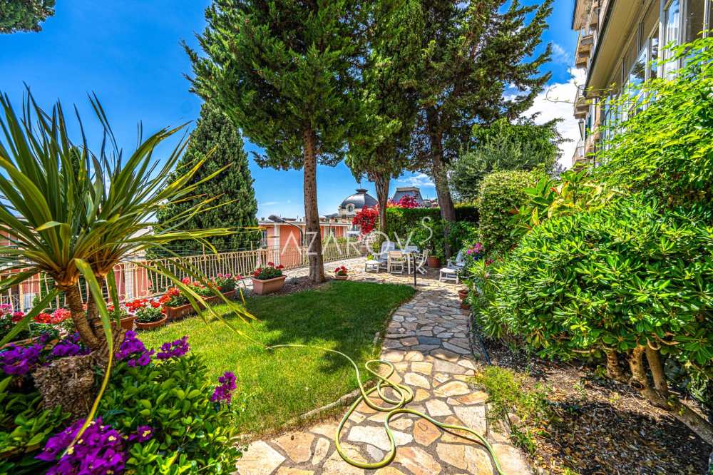 Elegant lägenhet med trädgård i Sanremo