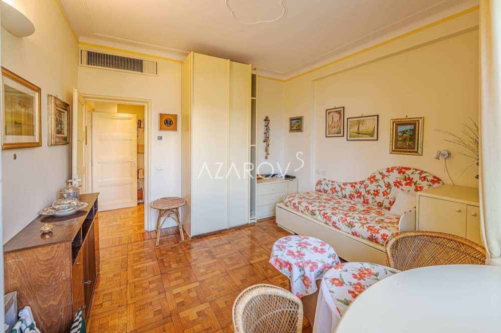 Appartement in Sanremo op de eerste lijn van de zee
