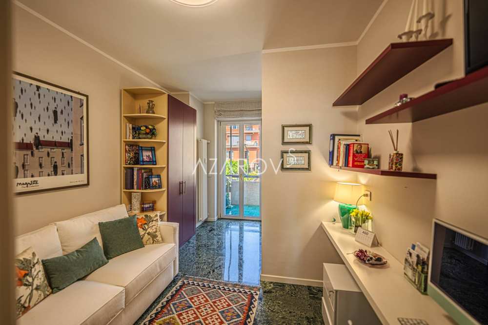 Apartamento de tres habitaciones junto al mar en San Remo.