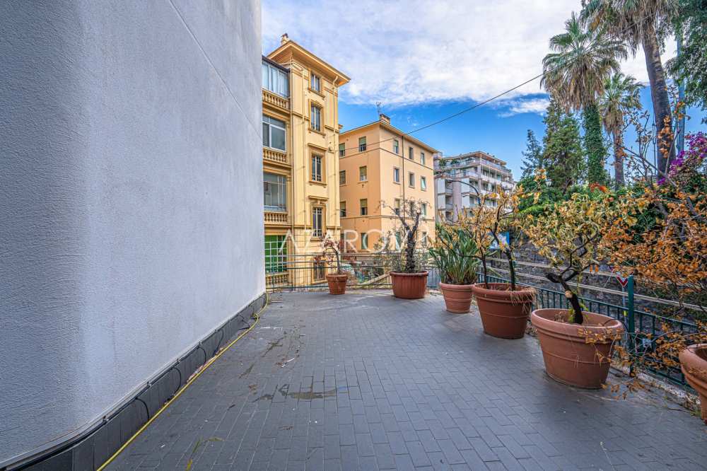 Apartamento junto al mar 160 m2 en San Remo