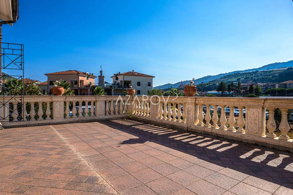 Villa zum Verkauf 280 qm in Arma di Taggia