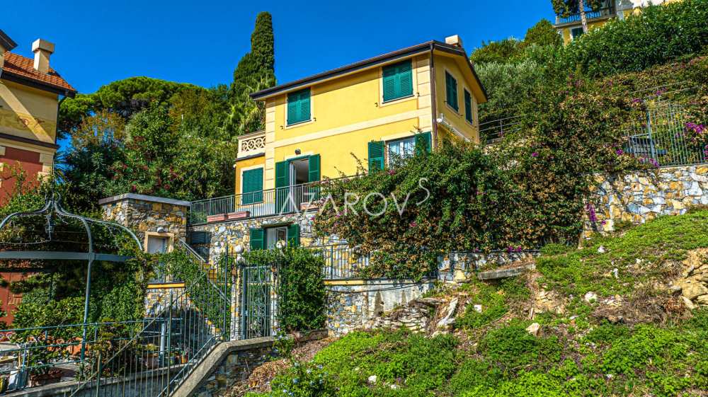 Villa su tre livelli in vendita a Zoagli