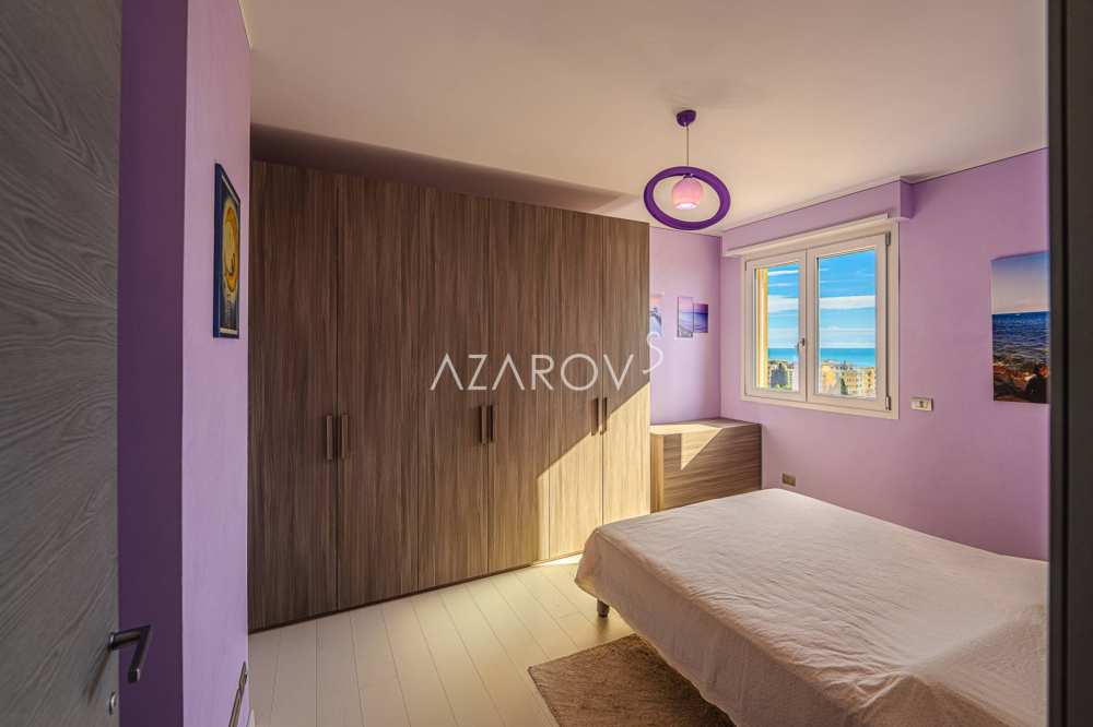 Apartamento de tres habitaciones en venta en San Remo