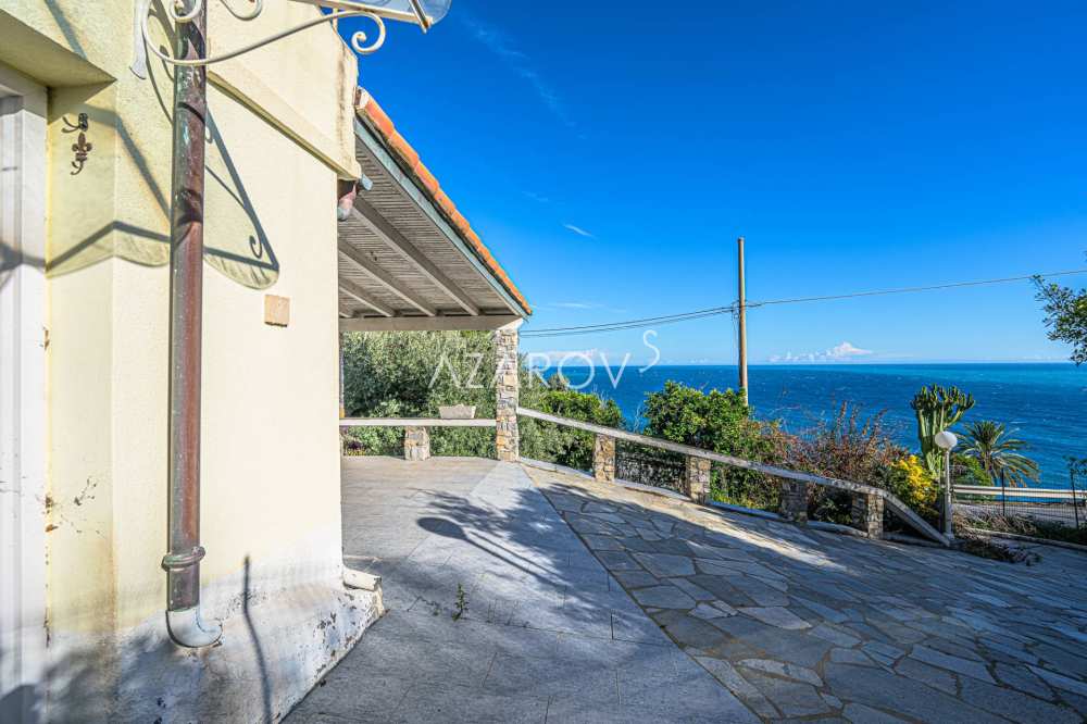 Villa à vendre à Bordighera en bord de mer