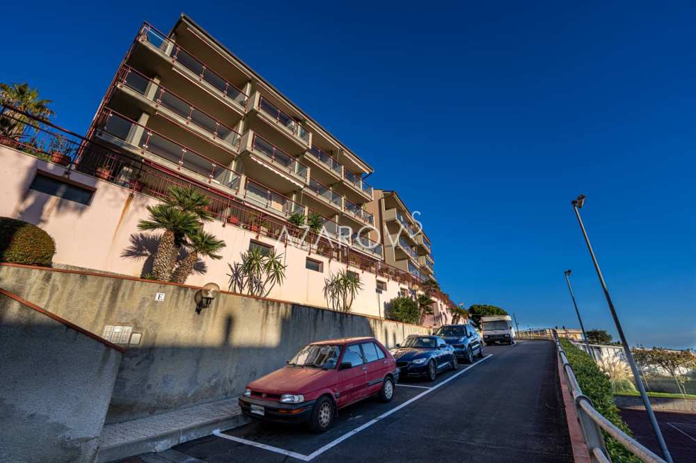 Penthouse til salg i Sanremo med havudsigt