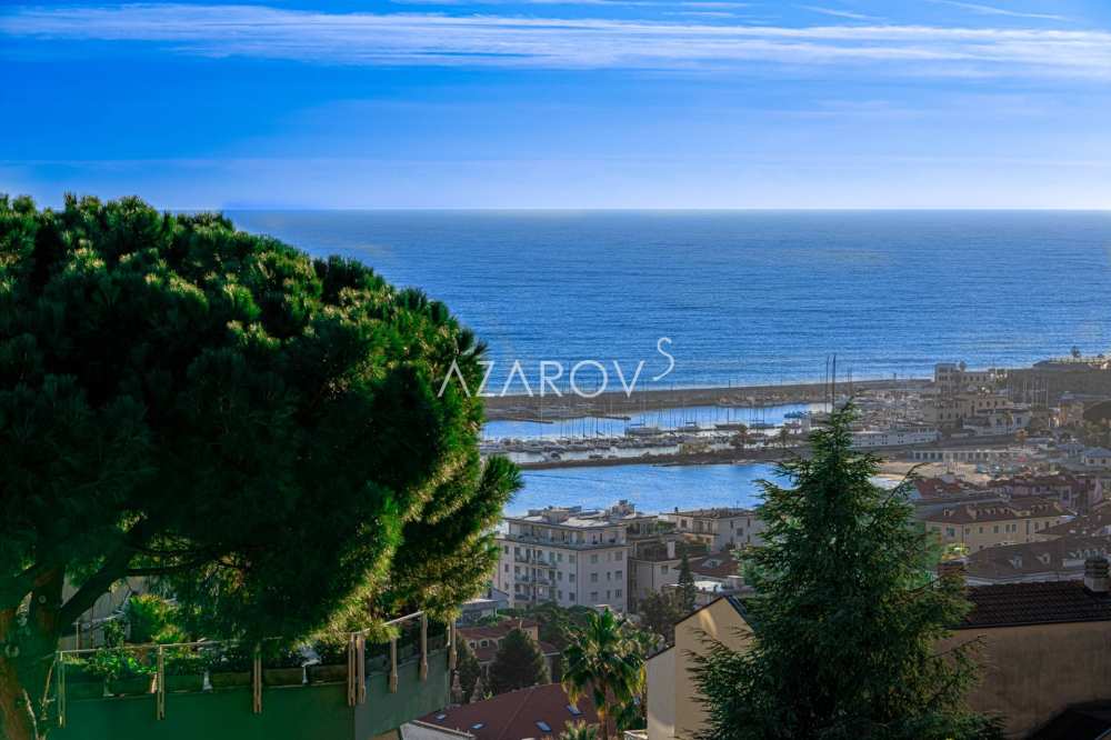 Penthouse te koop in Sanremo met uitzicht op zee