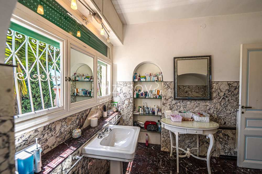 A louer appartement de luxe avec jardin à Sanremo
