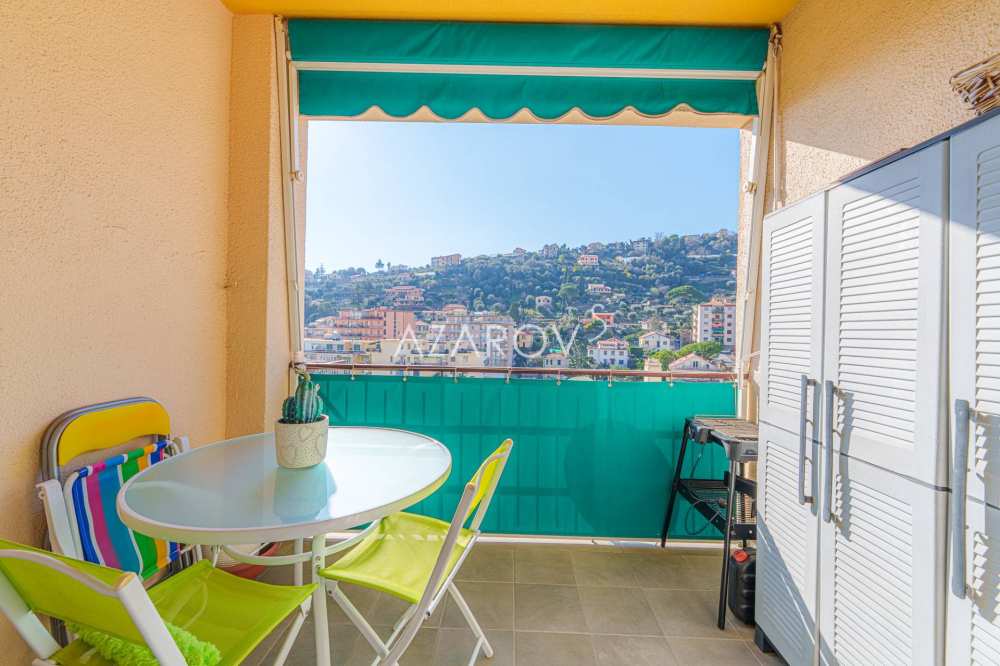 Sanremo'da deniz manzaralı üç odalı daire