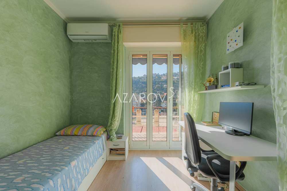 Treværelses lejlighed i Sanremo med havudsigt