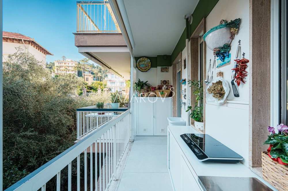 Πολυτελές διαμέρισμα στο Sanremo δίπλα στη θάλασσα