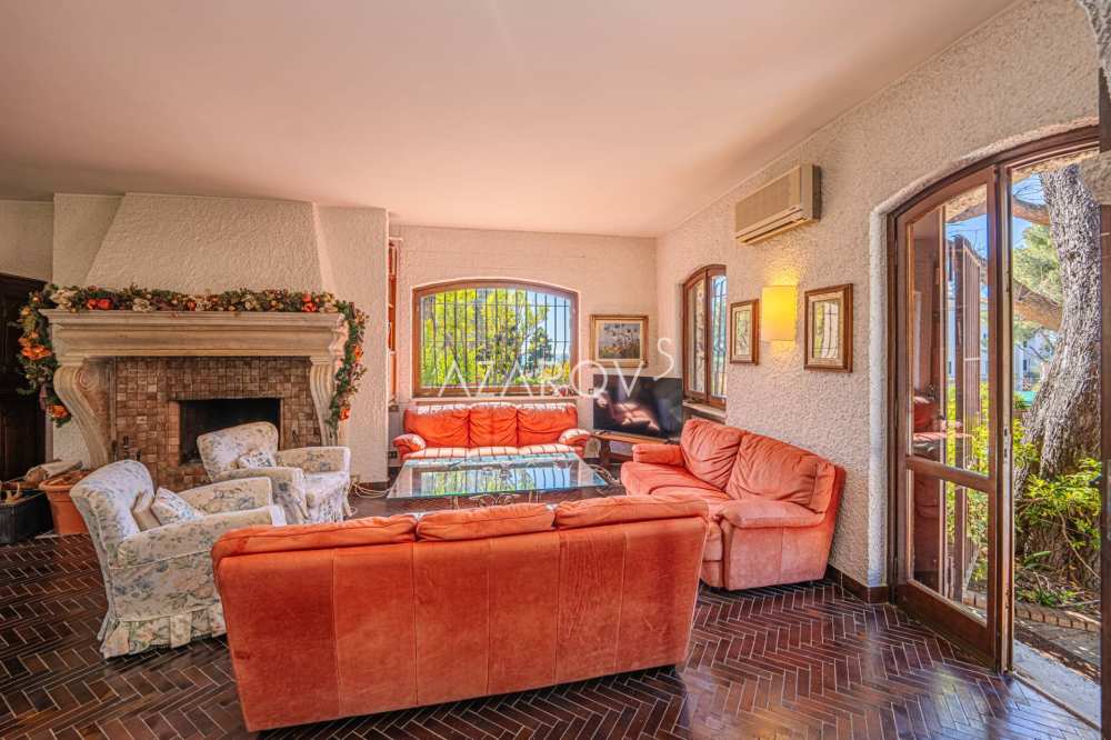Villa for sale in Bordighera