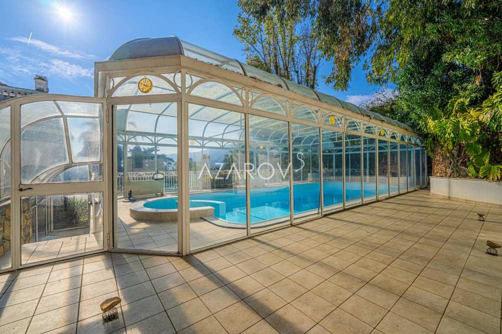 Villa en venta con piscina en Ospedaletti