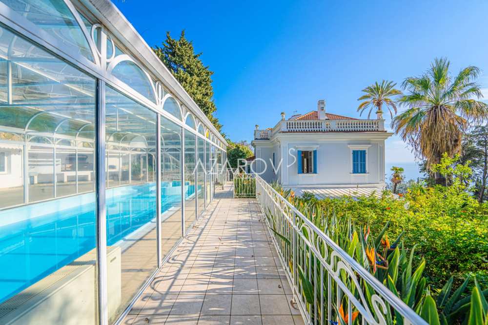 Villa zum Verkauf mit Pool in Ospedaletti
