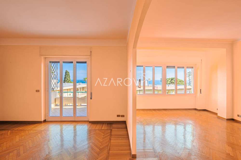 Four-room apartment in Sanremo by the sea