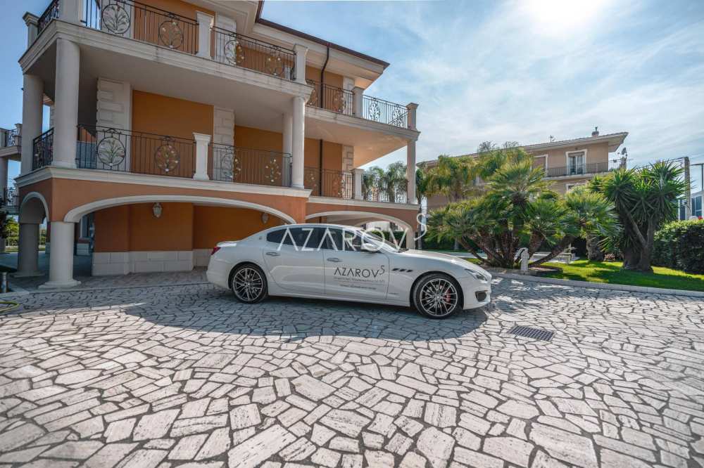 Luxury villa 1000 m2 in Taggia