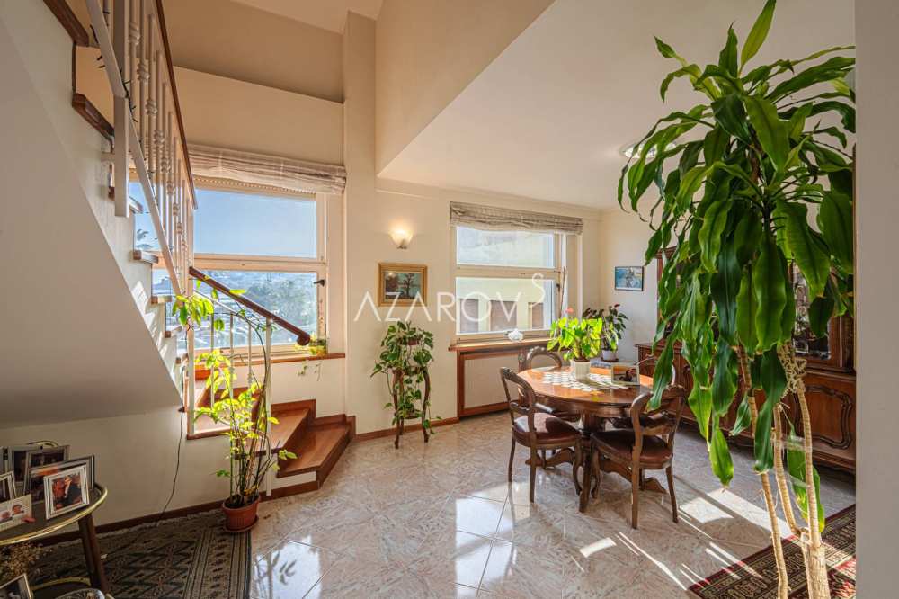 Apartment on the front line of the sea in Sanremo