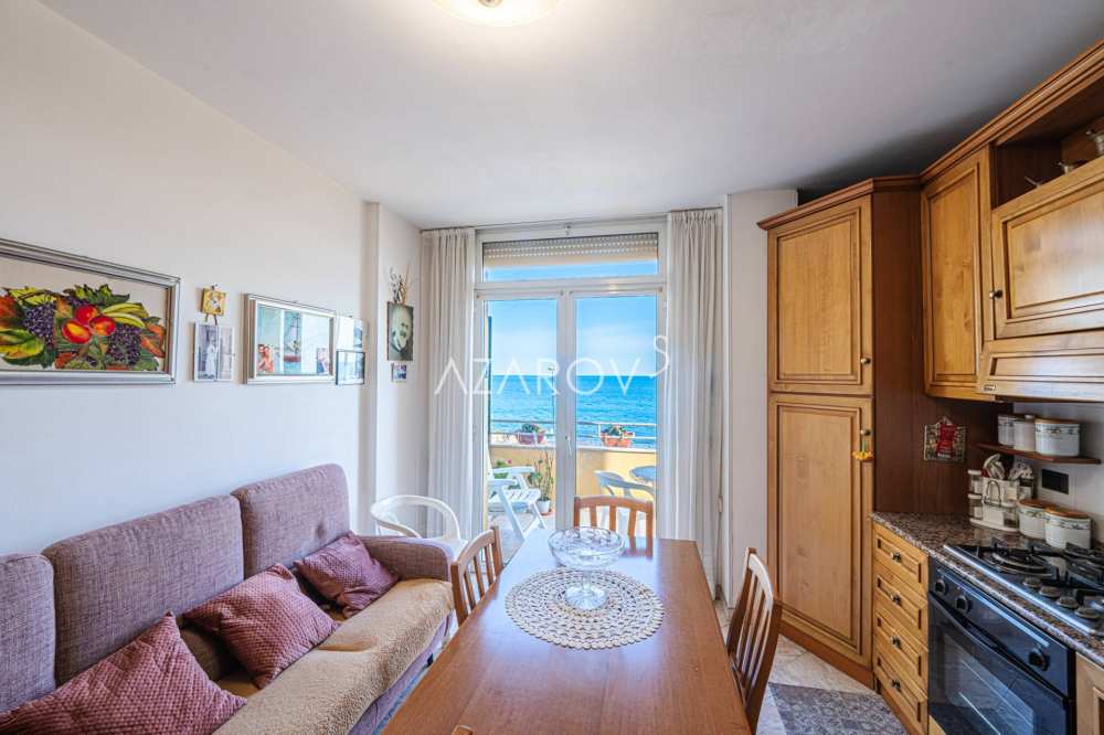 Appartamento in prima linea sul mare a Sanremo