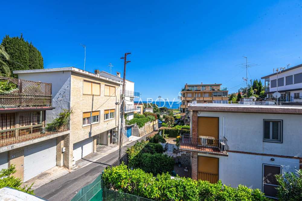 Hus ved sjøen i Sanremo