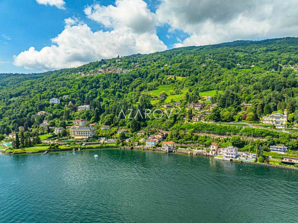 Villa te koop in Stresa aan de oever van het meer